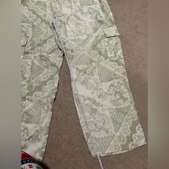 Pilcro Green Cargo Pants - Picture 7 of 7